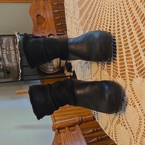 Barley worn womens black Dansko boots. Size 40